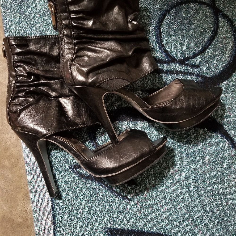 Dollhouse black platform shoe size 6.5